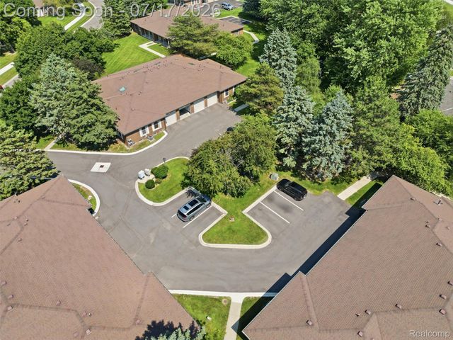 49139 Conway Court 25, Shelby Charter Township, MI 48315