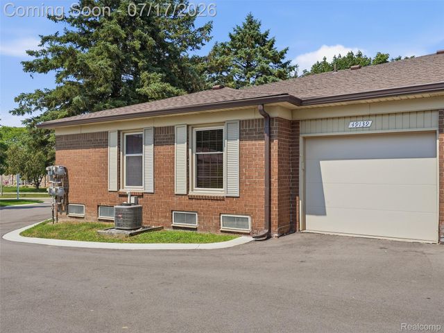 49139 Conway Court 25, Shelby Charter Township, MI 48315