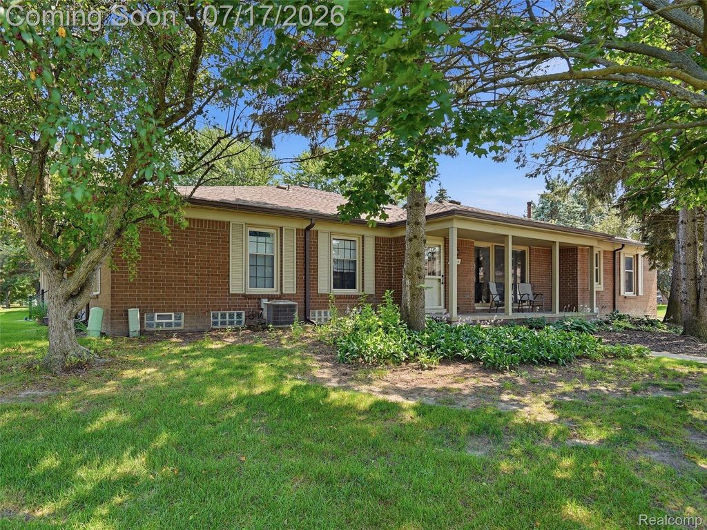 49139 Conway Court 25, Shelby Charter Township, MI 48315