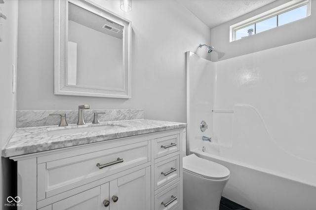 1233 Avalon Circle, Greenwood, IN 46142