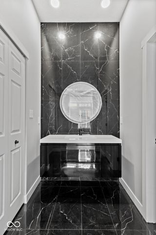 1233 Avalon Circle, Greenwood, IN 46142