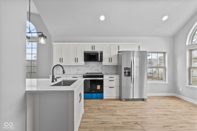 1233 Avalon Circle, Greenwood, IN 46142