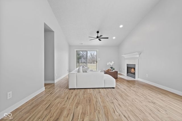 1233 Avalon Circle, Greenwood, IN 46142