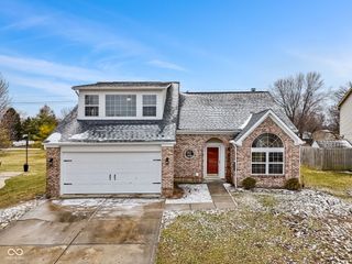 1233 Avalon Circle, Greenwood, IN 46142