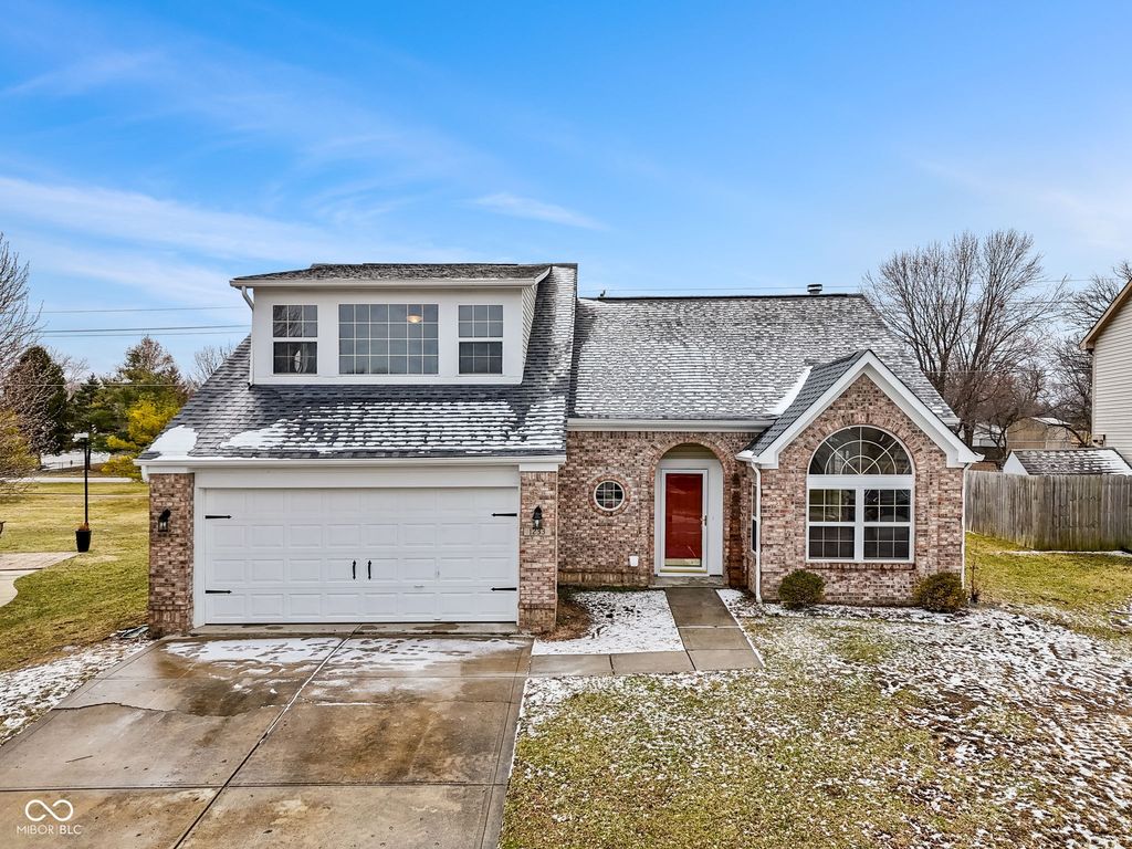 1233 Avalon Circle, Greenwood, IN 46142