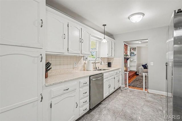 2765 Cathedral Drive, St Louis, MO 63129