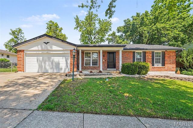 2765 Cathedral Drive, St Louis, MO 63129