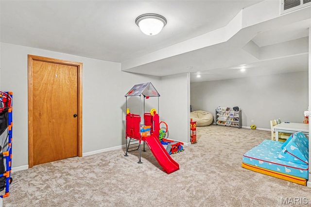 2765 Cathedral Drive, St Louis, MO 63129