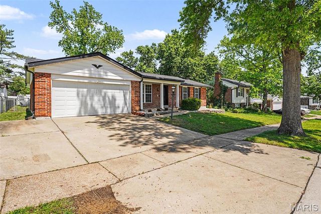 2765 Cathedral Drive, St Louis, MO 63129