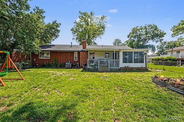 2765 Cathedral Drive, St Louis, MO 63129