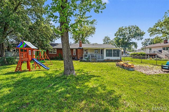 2765 Cathedral Drive, St Louis, MO 63129
