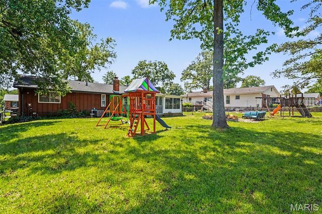 2765 Cathedral Drive, St Louis, MO 63129