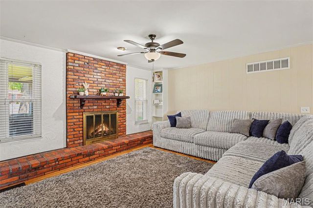2765 Cathedral Drive, St Louis, MO 63129