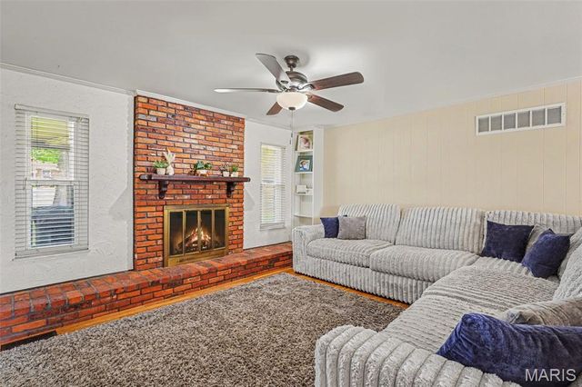 2765 Cathedral Drive, St Louis, MO 63129
