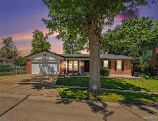 2765 Cathedral Drive, St Louis, MO 63129
