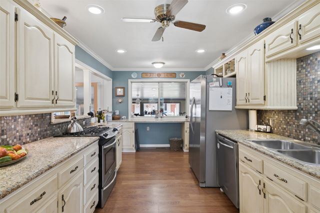 735 W Holiday Lane, Claremore, OK 74017