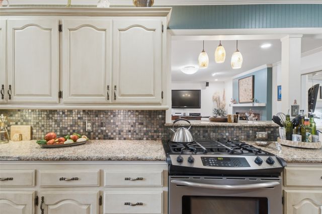 735 W Holiday Lane, Claremore, OK 74017