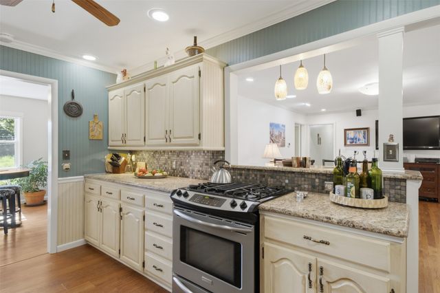 735 W Holiday Lane, Claremore, OK 74017