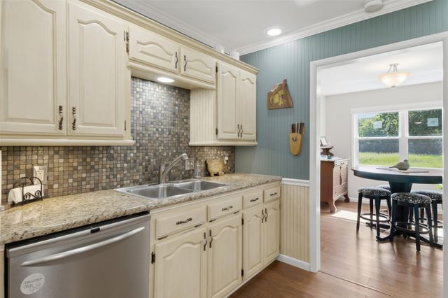 735 W Holiday Lane, Claremore, OK 74017