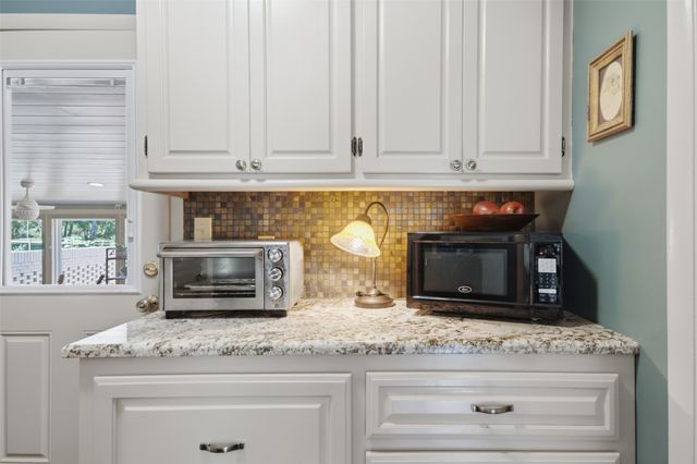735 W Holiday Lane, Claremore, OK 74017