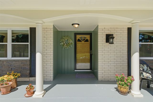 735 W Holiday Lane, Claremore, OK 74017