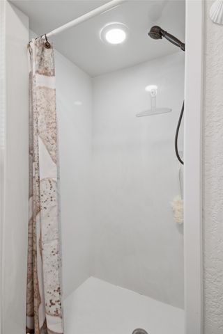 735 W Holiday Lane, Claremore, OK 74017