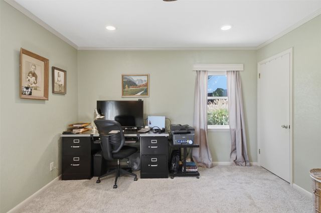 735 W Holiday Lane, Claremore, OK 74017