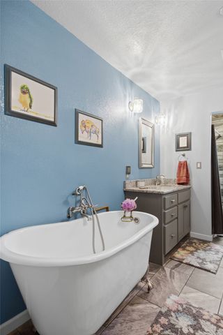 735 W Holiday Lane, Claremore, OK 74017