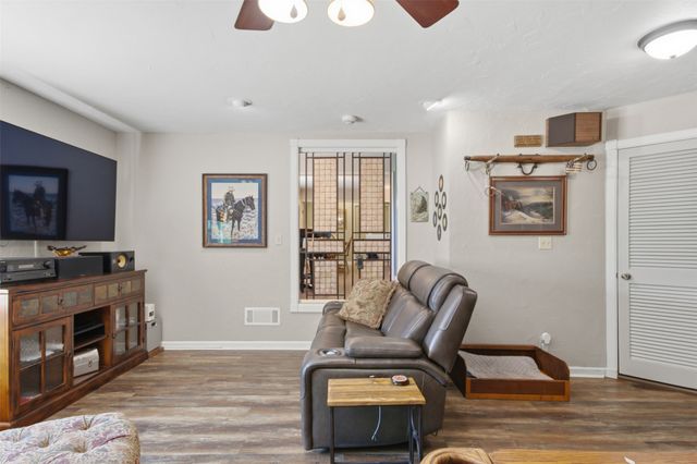 735 W Holiday Lane, Claremore, OK 74017