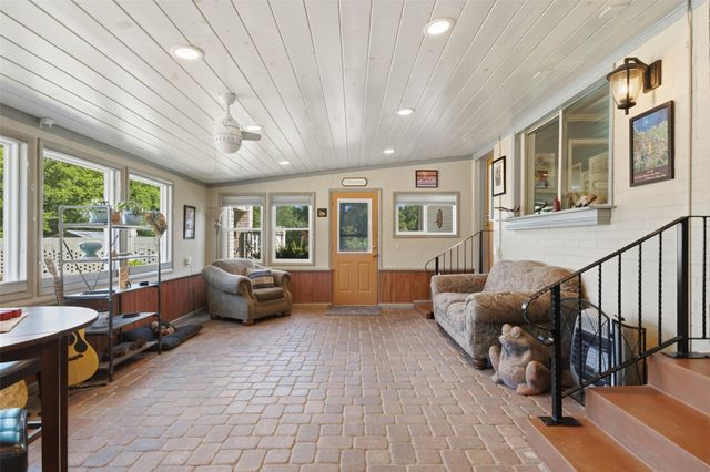 735 W Holiday Lane, Claremore, OK 74017
