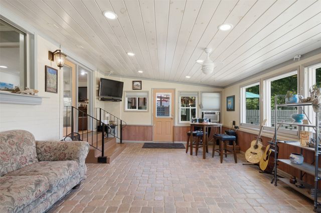 735 W Holiday Lane, Claremore, OK 74017