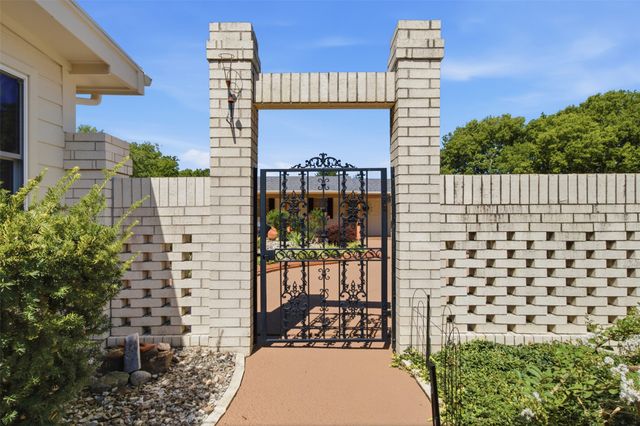 735 W Holiday Lane, Claremore, OK 74017