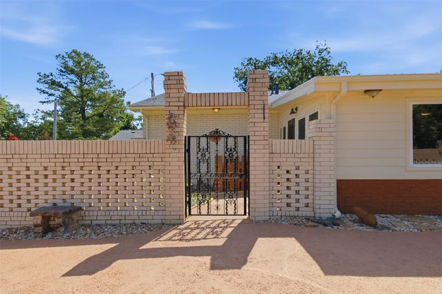735 W Holiday Lane, Claremore, OK 74017