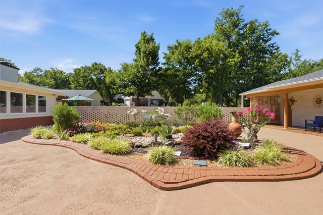 735 W Holiday Lane, Claremore, OK 74017