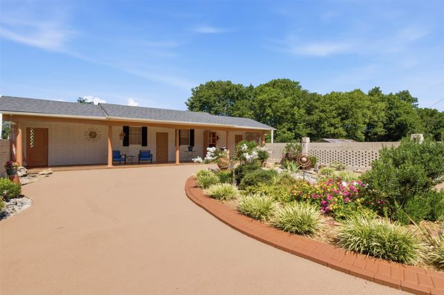 735 W Holiday Lane, Claremore, OK 74017