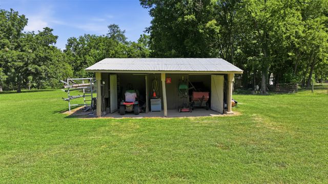 735 W Holiday Lane, Claremore, OK 74017