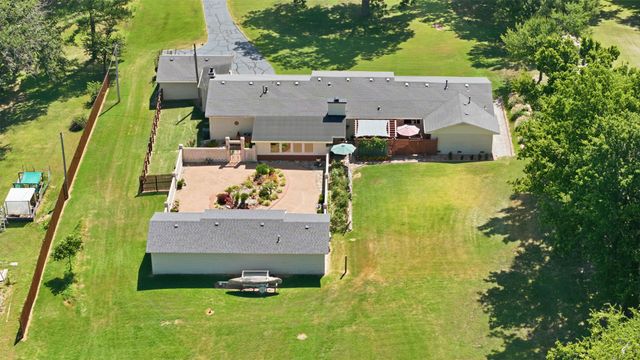 735 W Holiday Lane, Claremore, OK 74017