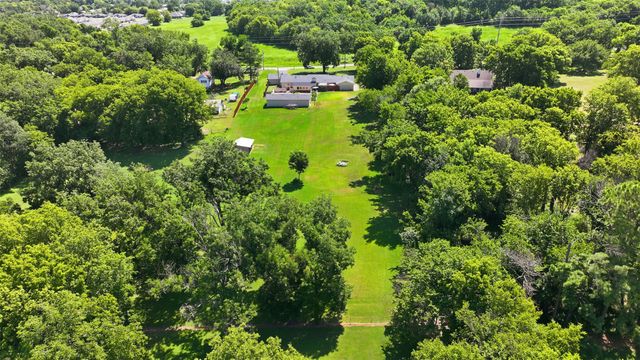 735 W Holiday Lane, Claremore, OK 74017