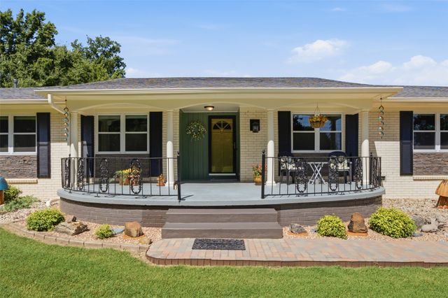 735 W Holiday Lane, Claremore, OK 74017
