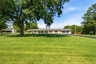 735 W Holiday Lane, Claremore, OK 74017