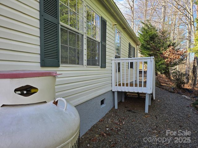 129 Oak Trails Pass, Leicester, NC 28748