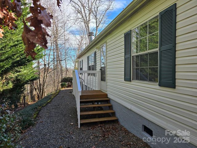 129 Oak Trails Pass, Leicester, NC 28748