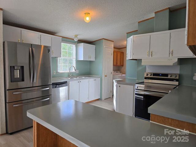 129 Oak Trails Pass, Leicester, NC 28748