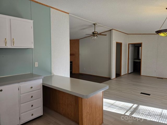 129 Oak Trails Pass, Leicester, NC 28748