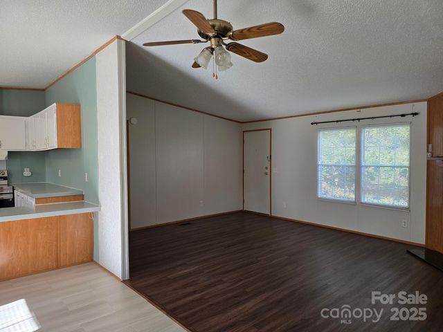 129 Oak Trails Pass, Leicester, NC 28748