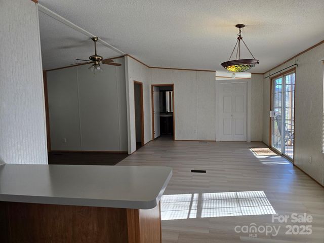 129 Oak Trails Pass, Leicester, NC 28748