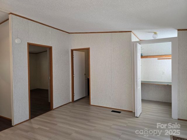 129 Oak Trails Pass, Leicester, NC 28748