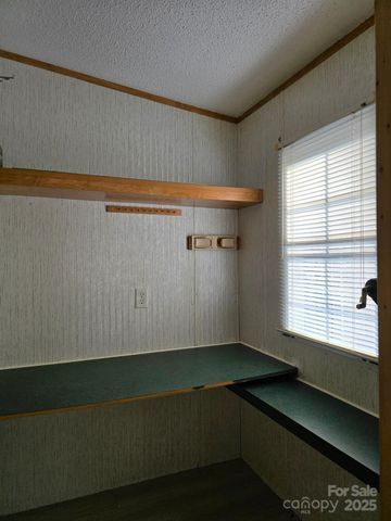 129 Oak Trails Pass, Leicester, NC 28748