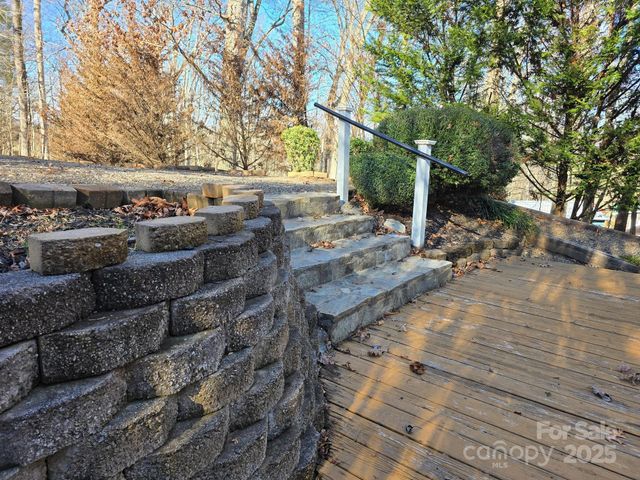 129 Oak Trails Pass, Leicester, NC 28748