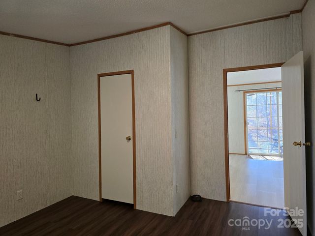 129 Oak Trails Pass, Leicester, NC 28748